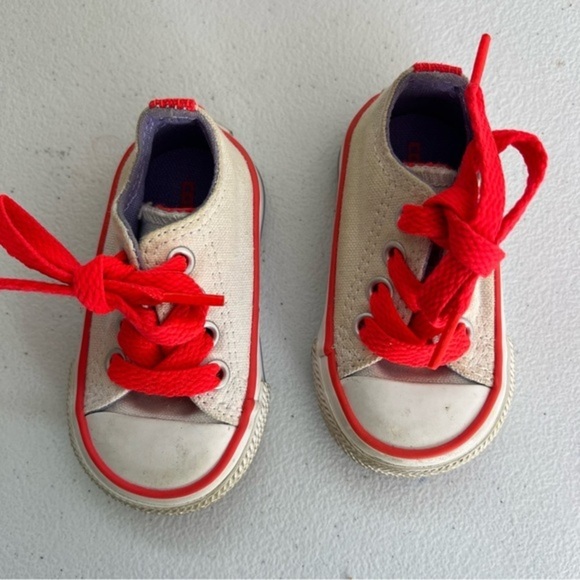 Baby converse size 2 - Picture 1 of 3